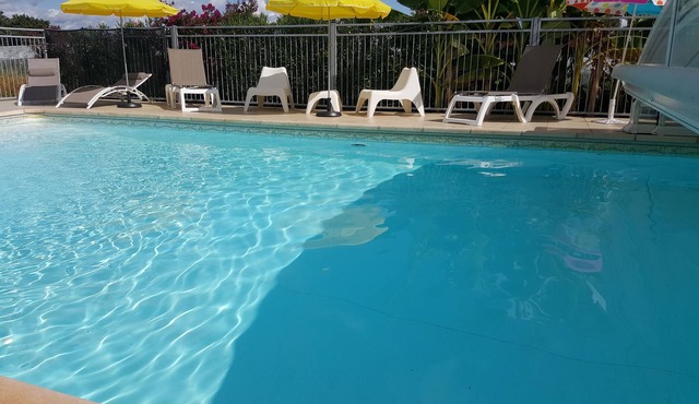 PLEASANT GITE SWIMMING POOL BIKES TABLE SOCCER BILLIARDS WIFI. (pets welcome)