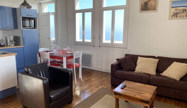 Pleasant golf and sea view apartment for 3 people