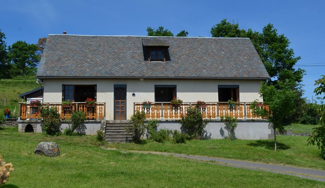 Pleasant house in the heart of the Auvergne volcanoes, Sancy massif