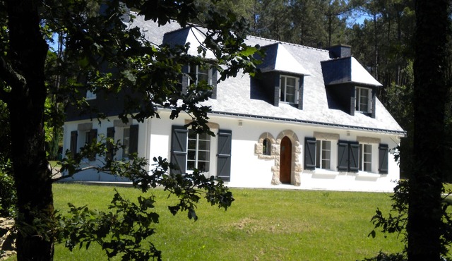 Pleasant listed house, located north-west of THEIX-NOYALO, 5 minutes from VANNES.