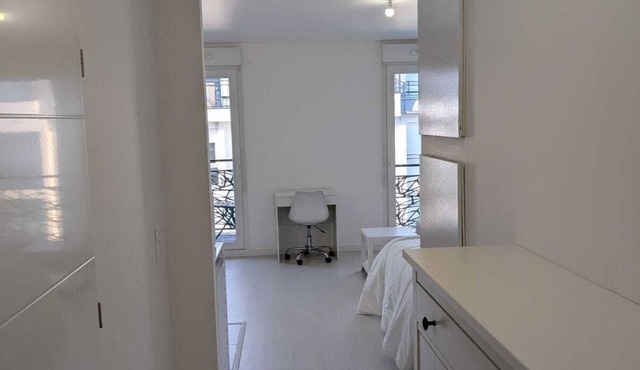 Plume Studio Sartrouville, 20 minutes from Paris