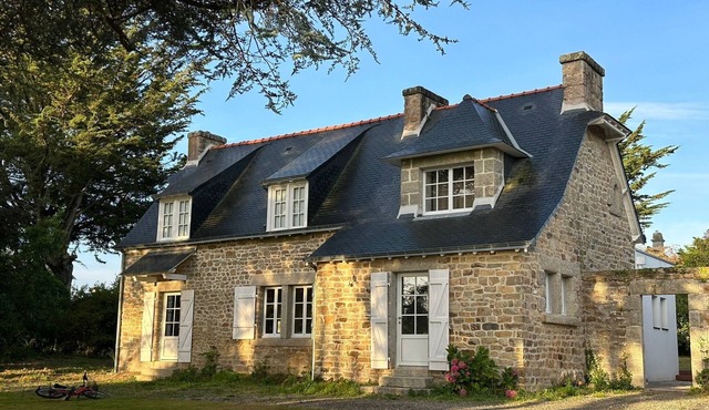 Port Manech: charming house 100m from the beach, sleeps 10, exceptional garden