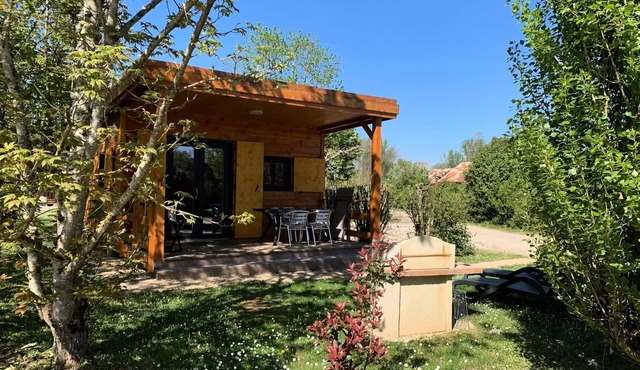 PREMIUM 2-Bedroom Cottage - AC - Dishwasher - TV - BBQ - Cleaning*, sheets, bath towels - 35 m² + 12 m² covered terrace - Sleeps 4 to 5 people - 4 people
