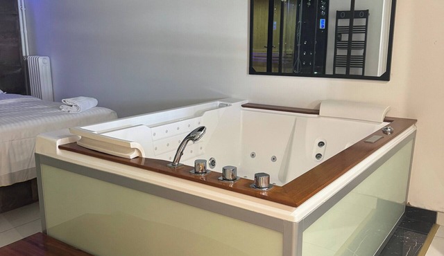 Prestige Suite with private Jacuzzi & Sauna