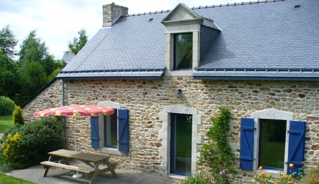 Pretty, spacious house,garden + trampoline, only 25 minutes from sandy beaches