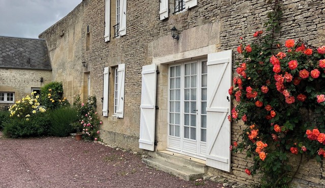 Pretty stone house, 3 bedrooms, 2 bathrooms with a large enclosed garden