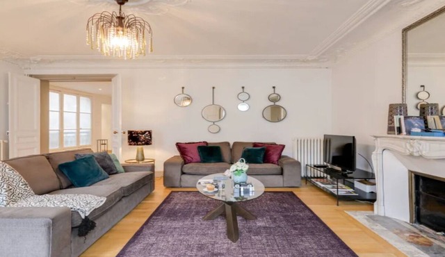 Pristine 180m Apartment Near Saint-Lazare