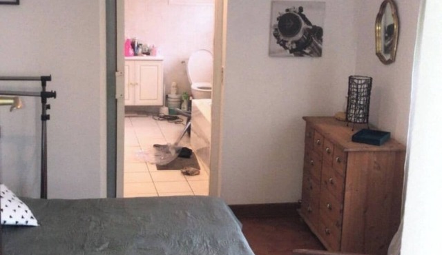 PRIVATE CHAMBER with independent entrance near Cergy