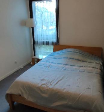 Private room for 1 person only in my family apartment in Paris 75019, at a RER E station from La Gare du Nord