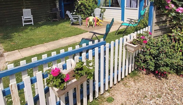 Quiet 3* Cottage 10m from Étretat | Fenced Garden | Dogs Welcome Farm animals