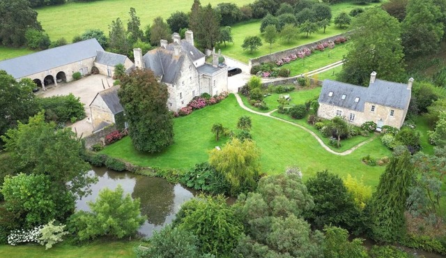 Quiet 4-star cottage on 2.5ha grounds 15km from the sea.