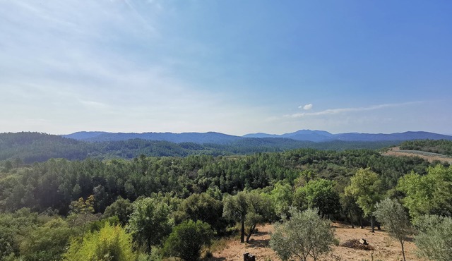 Quiet apartment with exceptional view in Tanneron