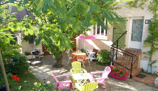 Quiet cottage - in the countryside - downtown - close to Paris