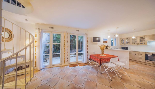 Quiet duplex with private garden and terrace