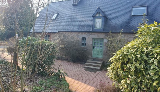 Quiet gîte on the edge of a forest, ideal for families with pets except cats.