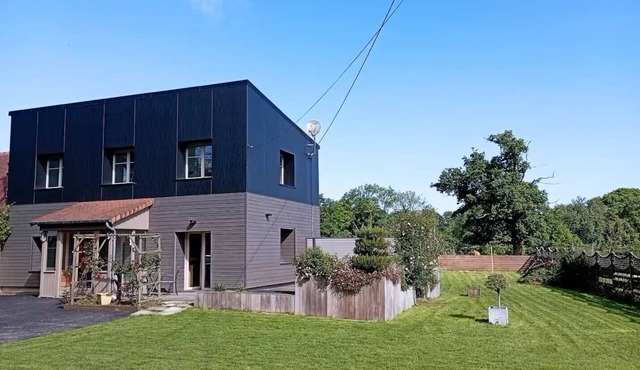 Quiet house in the middle of fields 15 min from Bayeux, 30 from the landing beaches