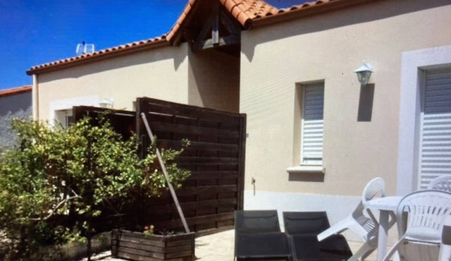 Recent apartment 200m from the sea.