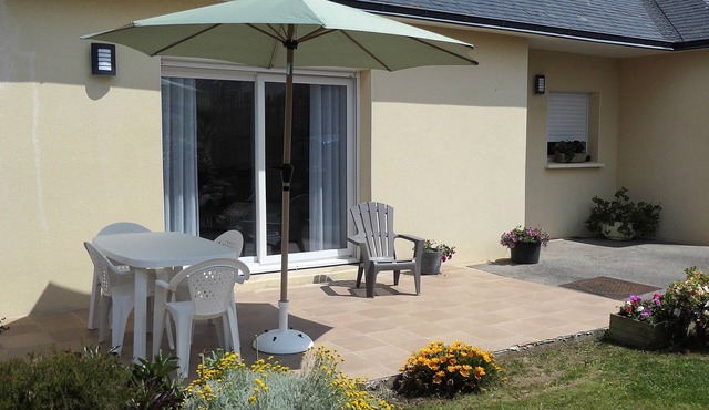 Recent single-storey house, 1.2 km from the beach, sleeps 4 max.
