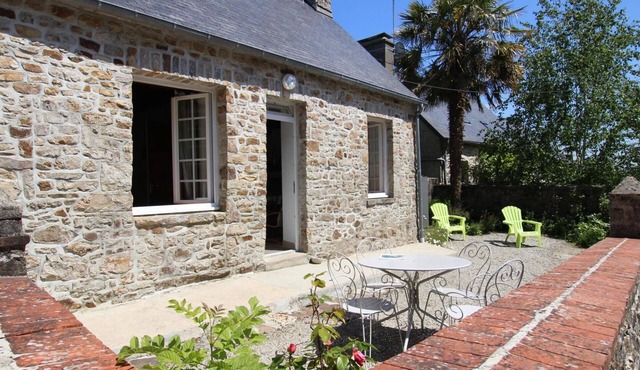 Relaxing country house with enclosed garden, near Barneville-Carteret