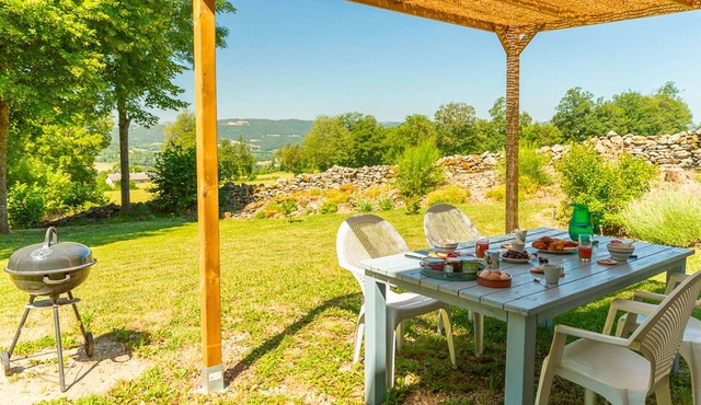 Renovated farmhouse in quiet area with private parking and free Wifi in Saint-Étienne-Lardeyrol