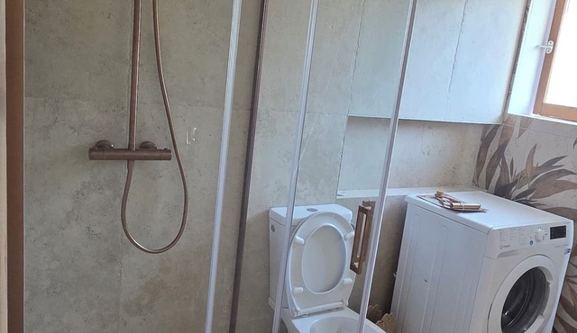 Renovated Apartment 15 Minutes from the Medieval City
