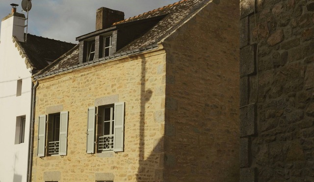 Renovated apartment in the heart of Saint Cado