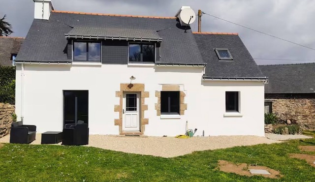 Renovated Breton house with sea view