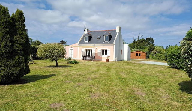 Renovated, detached belle-illoise family home, 3 bedrooms, sleeps 9