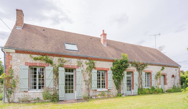 RENOVATED LONGERE DESIGN, WITH GARDEN, 1H30 FROM PARIS, CHARMING VILLAGE ON FOOT