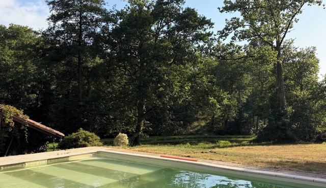 Renovated mill on private estate with swimming pool (5 bedrooms - 9 beds)