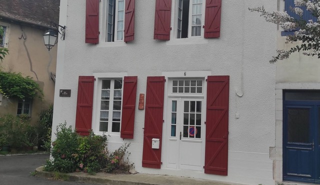Rental T3 Furnished Salies de Béarn hyper Center, special price curists.