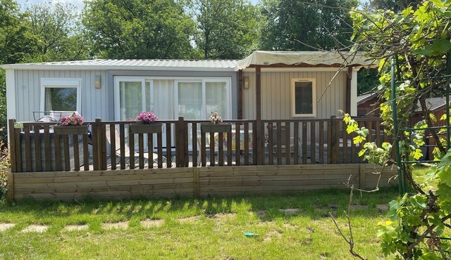 Rented 2-bedroom mobile home Heated indoor pool, tennis court, children's playground, wooded area