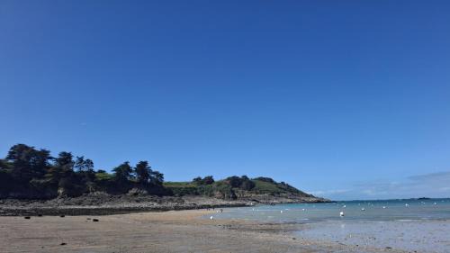 Residence proche plages avec terrasse et jardin