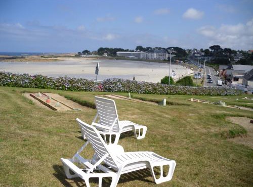 Rez de jardin 5 pers avec piscine, vue directe sur la plage à 40 m