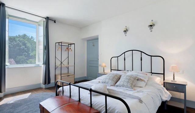 Rioutord Guest Room with Shared Terrace, Wi-Fi, and Air Conditioning