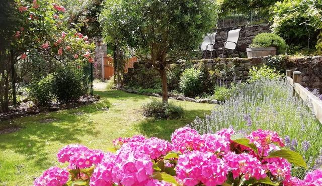 Riverside apartment with garden on the port of Dinan