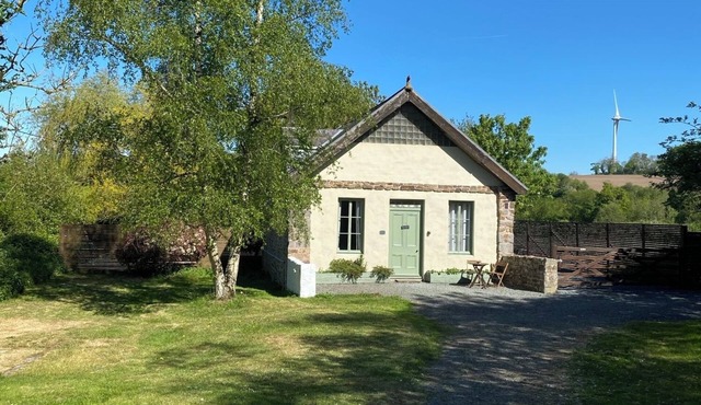 Romantic Retreat for Two | Private Hot Tub | Normandy Countryside