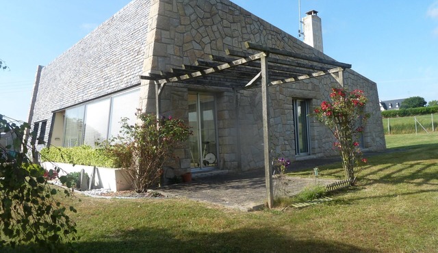 Saint Brieuc region. Seasonal rental house for 8 people.