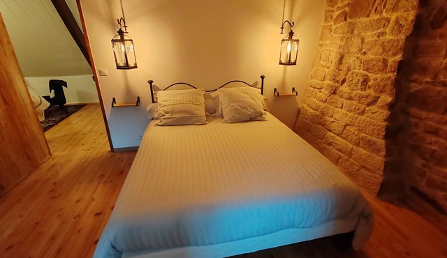 Sans Chichi Chambres et Table B&B with Terrace, Garden, and Wi-Fi