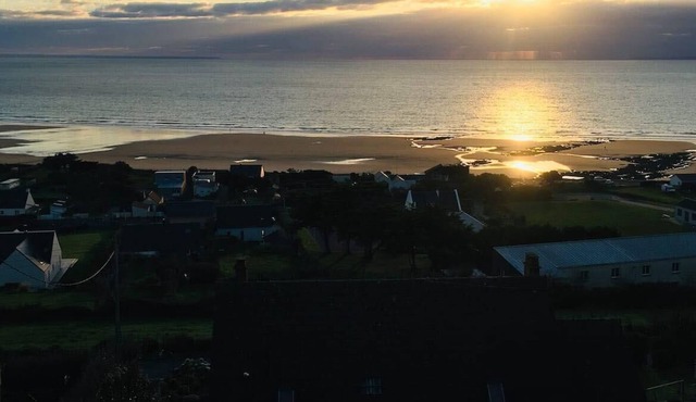 Sciotot bay home. 150m from beach - Stunning ocean view!