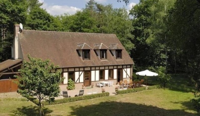 Secluded Family Rustic Home in Sologne Forest, Near Loire Castles