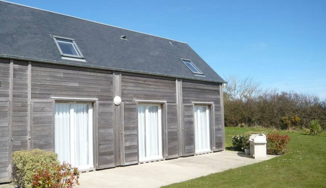 Semi-detached house in the heart of La Hague, pets allowed