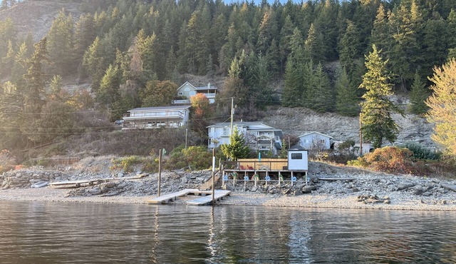 Shuswap lake house with private beach,dock, multiple decks in Tappen