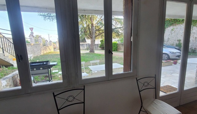 Single-storey apartment, 5 minutes from town center, terrace, south-facing