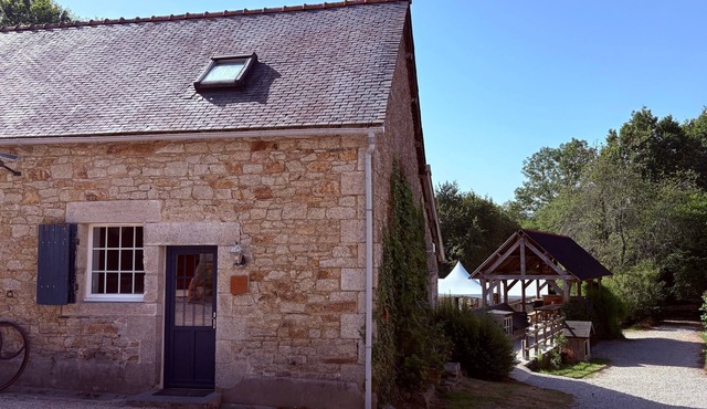 Small House "Le Bistrot" with Shared Pool, Shared Terrace and Wi-Fi