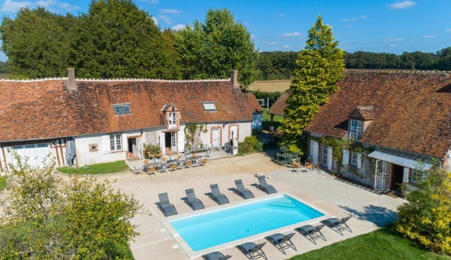 So Villa Bergerie 45 - Heated pool - Soccer - Jacuzzi - 1h30 from Paris - 30 beds