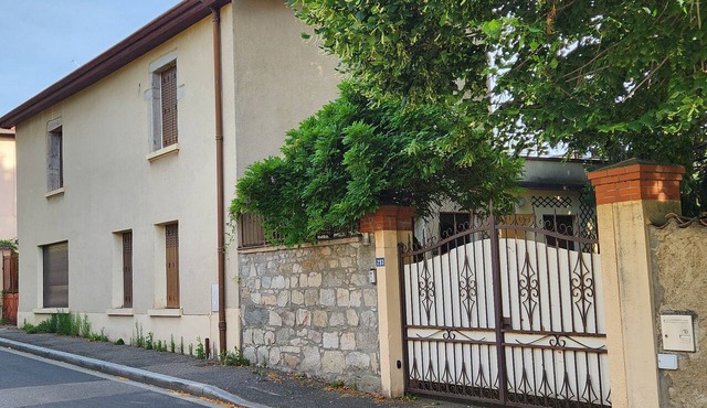 Spacious 4-bedroom house with a large, tree-lined garden