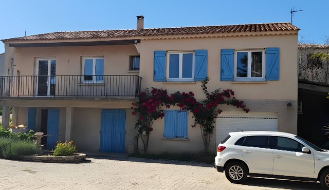 Spacious 4-Bedroom Villa Airco Wifi Charging near the Beach in Picturesque Mèze in Mèze