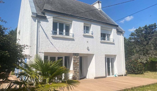 Spacious and bright house with enclosed garden near the beaches