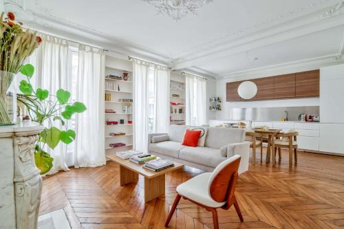 Spacious and Charming 2BR Apartment - Paris 16th